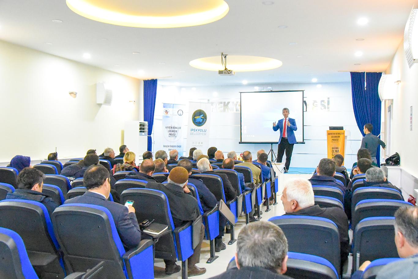 Van'da madde bağımlılığı ile mücadele semineri Van'da madde bağımlılığı ile mücadele semineri